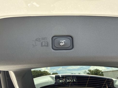New 2026 Lincoln Nautilus Premier AWD/4WD image 12