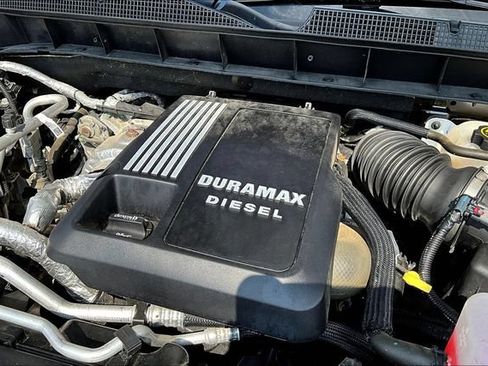 Used 2022 Chevrolet Silverado 1500 LT w/ LPO, Dark Essentials Package AWD/4WD image 31