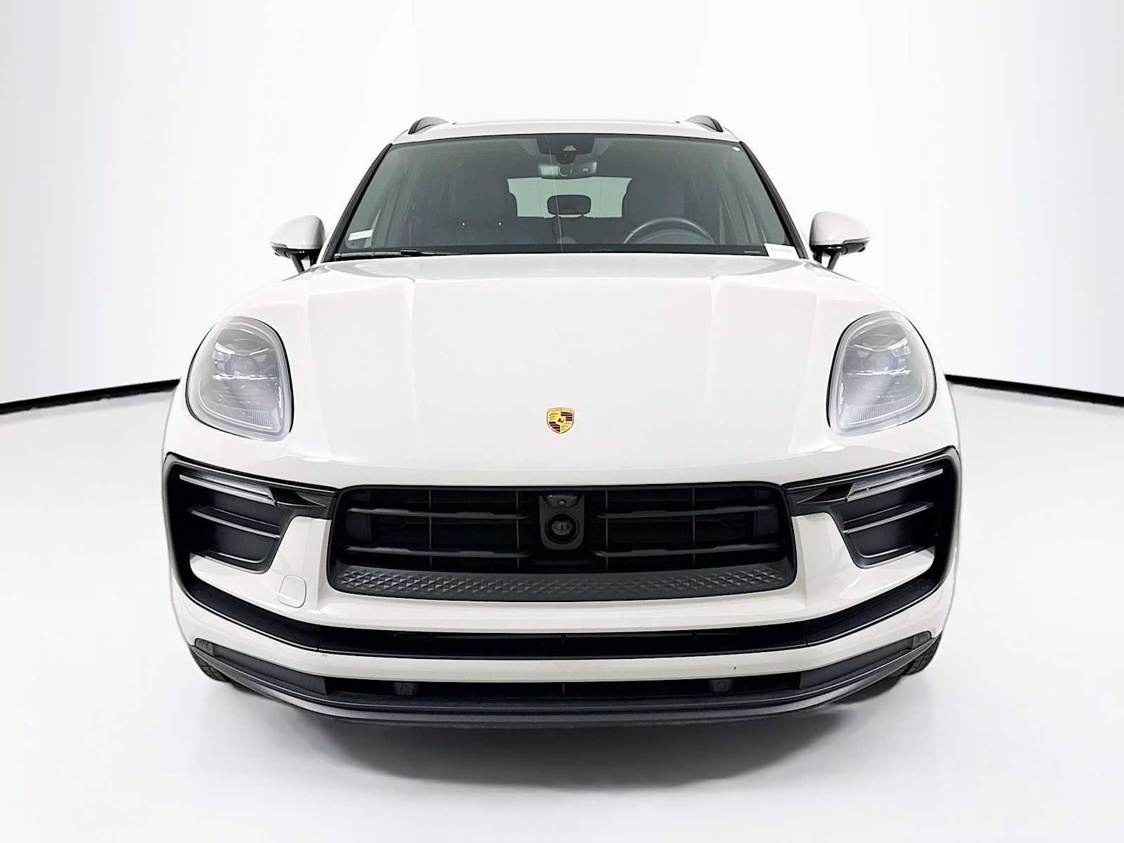 Certified 2026 Porsche Macan AWD/4WD image 6