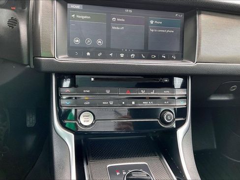 Used 2018 Jaguar XF S AWD/4WD image 43
