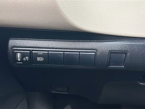 Used 2022 Toyota Corolla LE w/ Carpet Mat Package (TMS) image 31