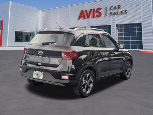 Used 2025 Hyundai Venue SEL FWD image 6