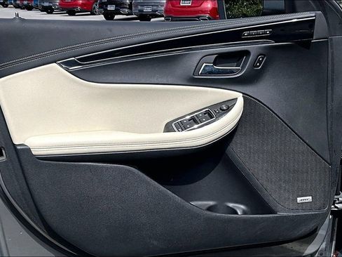 Used 2017 Chevrolet Impala Premier w/ Enhanced Convenience Package image 17