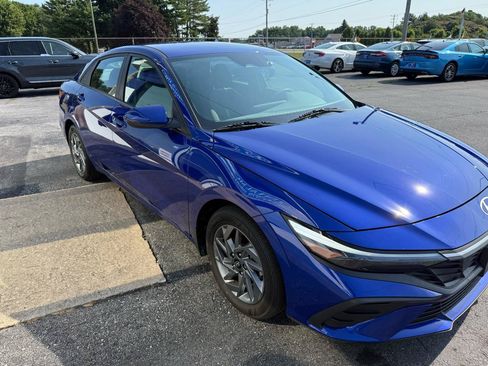 Used 2024 Hyundai Elantra SEL FWD image 5