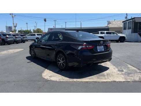 Used 2024 Toyota Camry SE FWD image 9