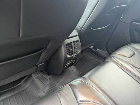 Used 2020 Jeep Cherokee Limited image 17