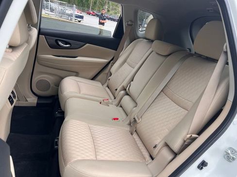 Used 2020 Nissan Rogue SV FWD image 18