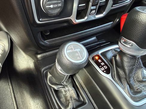 Used 2025 Jeep Gladiator Sport AWD/4WD image 31