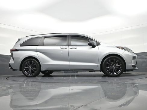 Used 2024 Toyota Sienna XSE w/ XSE Plus Package FWD image 31