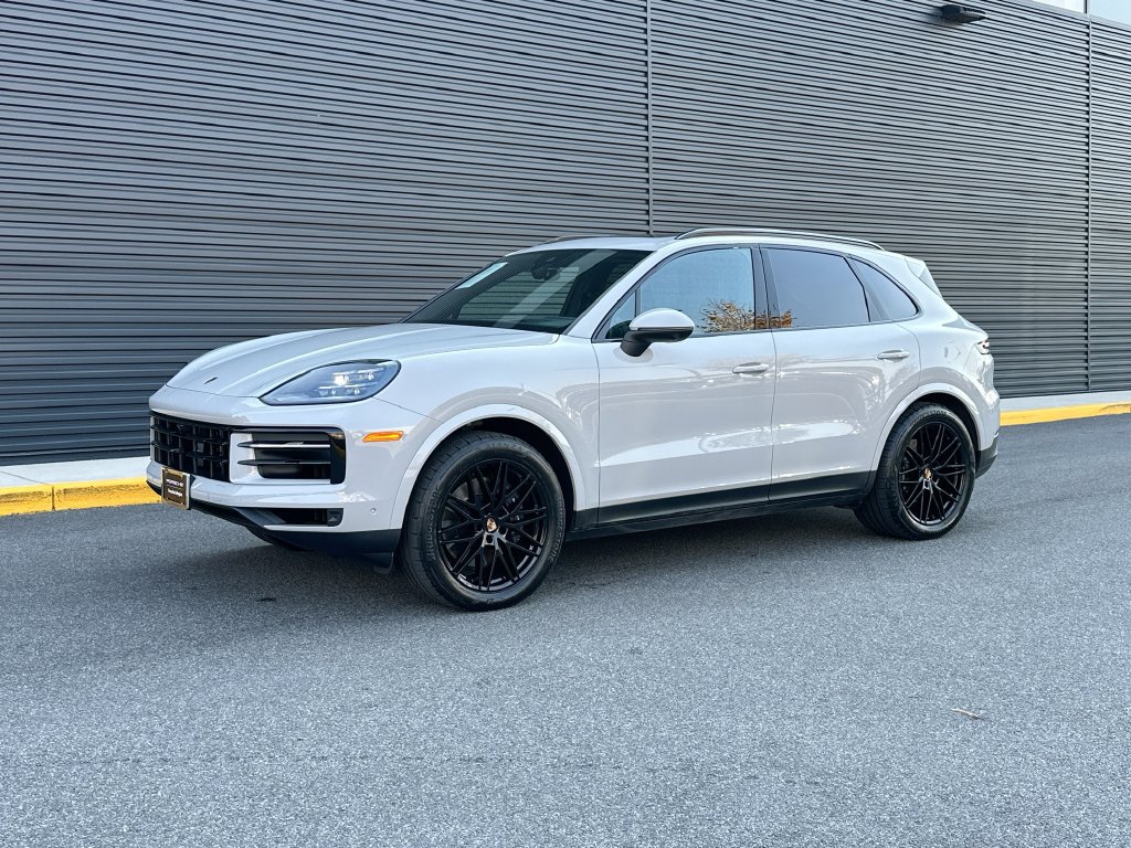 Certified 2025 Porsche Cayenne AWD/4WD image 2