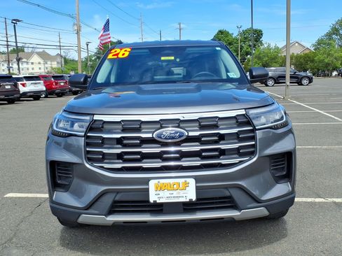 Used 2026 Ford Explorer Active AWD/4WD image 2