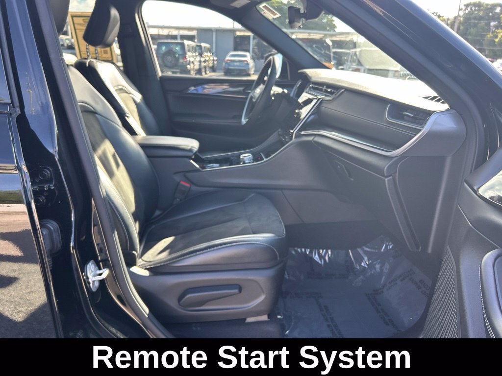 Used 2023 Jeep Grand Cherokee L Laredo AWD/4WD image 23