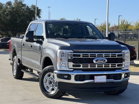 Used 2025 Ford F250 XLT w/ FX4 Off-Road Package image 2