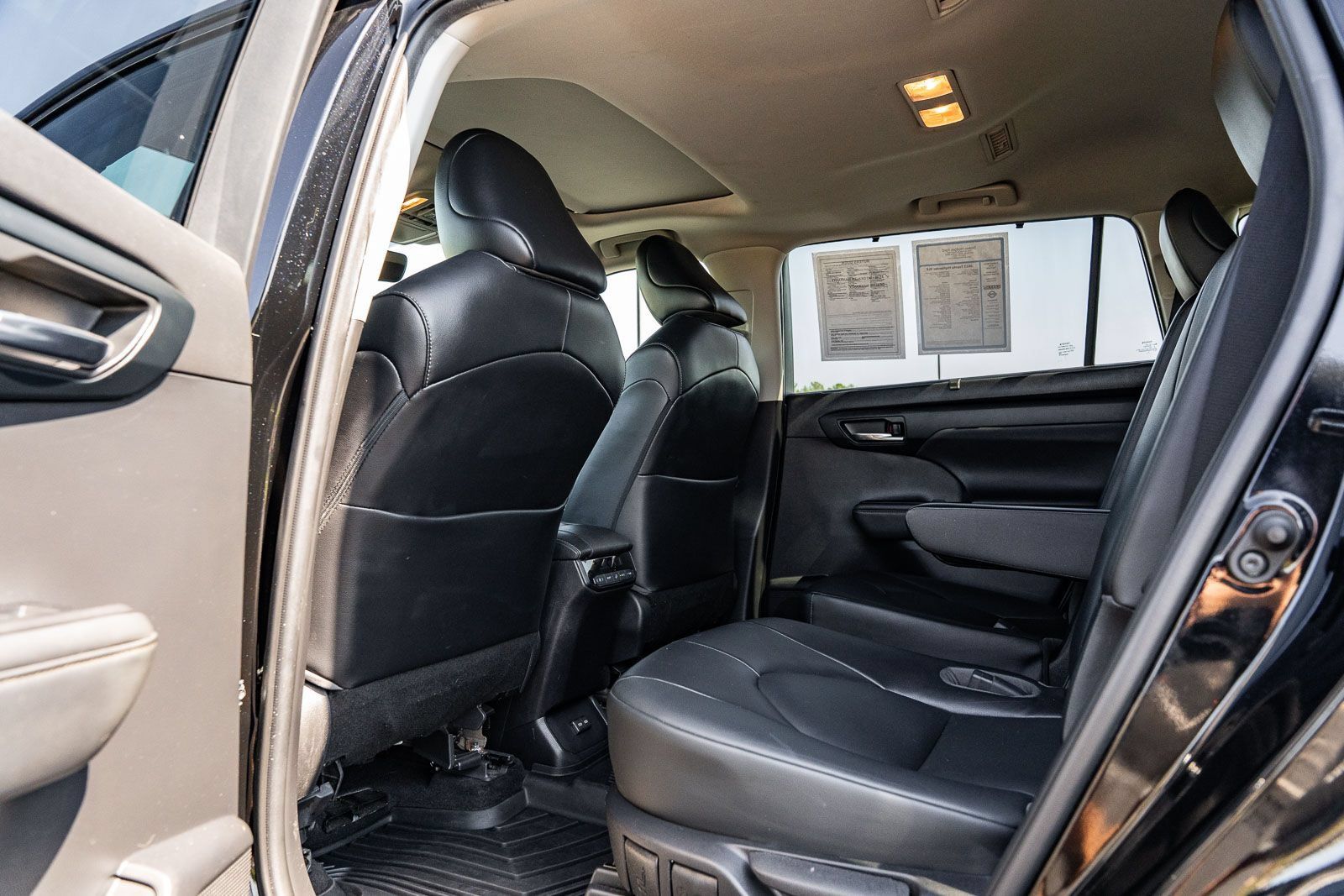 Used 2022 Toyota Highlander XLE FWD image 16