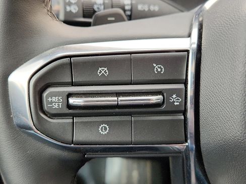 Used 2025 GMC Acadia Elevation w/ Elevation Premium Package image 17