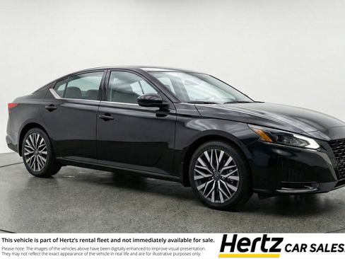 Used 2025 Nissan Altima 2.5 SV image 1
