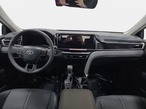 Used 2026 Toyota Camry XLE AWD/4WD image 10