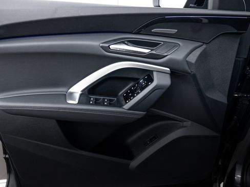 Certified 2025 Audi Q5 Premium Plus w/ Premium Plus image 8