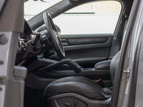 Used 2023 Porsche Cayenne Turbo GT AWD/4WD image 44