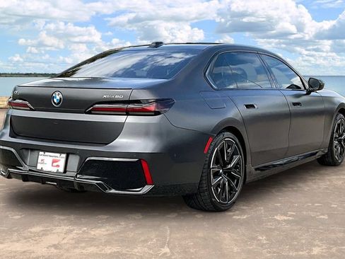 Used 2023 BMW i7 xDrive60 AWD/4WD image 4