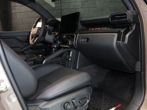 Used 2025 Toyota Tacoma Limited AWD/4WD image 55