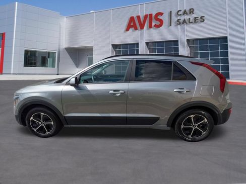 Used 2025 Kia Niro LX FWD image 10
