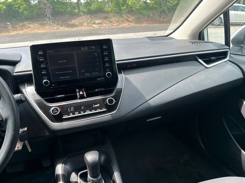 Used 2021 Toyota Corolla LE image 28
