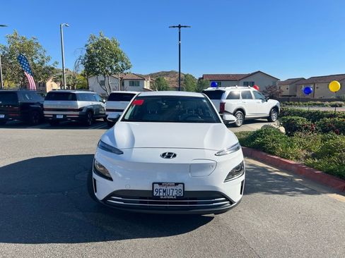 Used 2023 Hyundai Kona SE w/ Cargo Package image 3