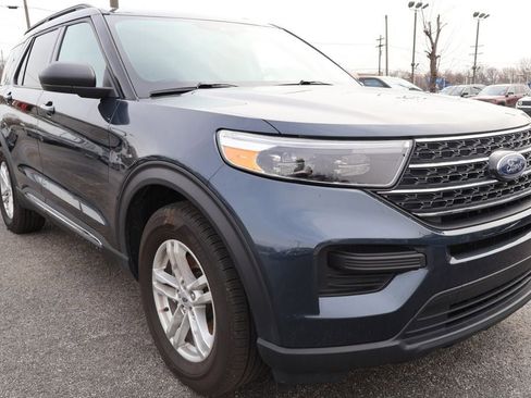 Used 2024 Ford Explorer XLT image 2