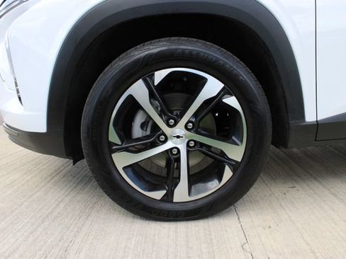 Used 2025 Chevrolet Trax RS w/ Driver Confidence Package FWD image 23