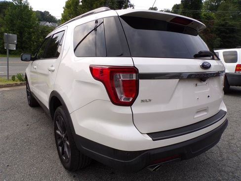 Used 2018 Ford Explorer XLT w/ Equipment Group 202A AWD/4WD image 5