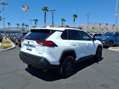 Used 2020 Toyota RAV4 LE AWD/4WD image 10
