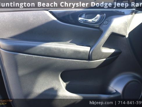 Used 2019 Nissan Rogue Sport SL w/ Premium Package image 10