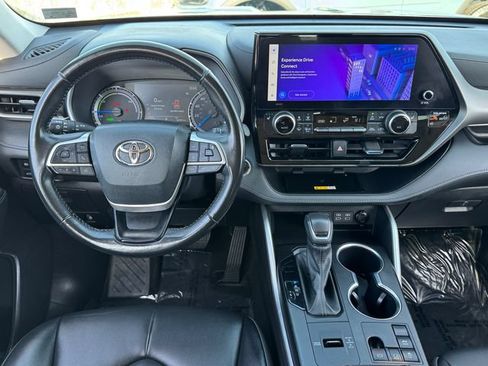 Used 2023 Toyota Highlander XLE FWD image 12