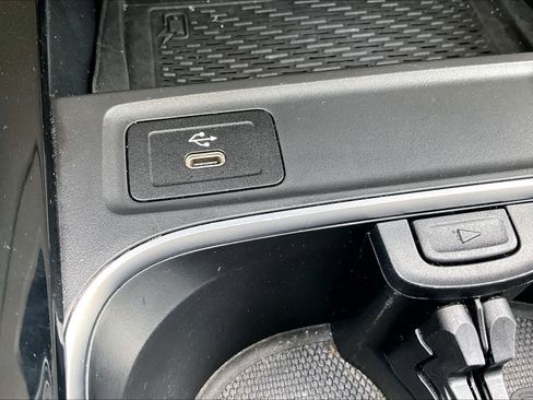 Used 2025 Mercedes-Benz GLB 250 image 35