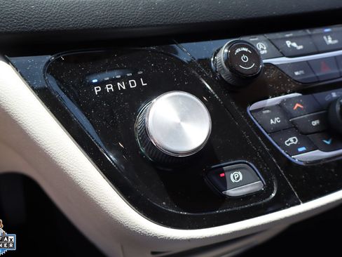 Used 2023 Chrysler Pacifica Touring-L FWD image 20
