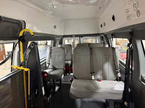Used 2014 Ford E-250 and Econoline 250 Extended w/ Power Group RWD image 27