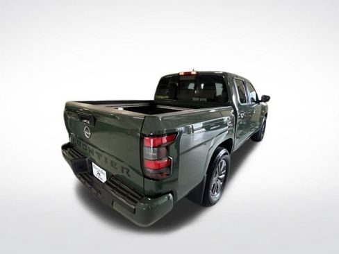 Used 2025 Nissan Frontier SV w/ SV Convenience Package RWD image 3