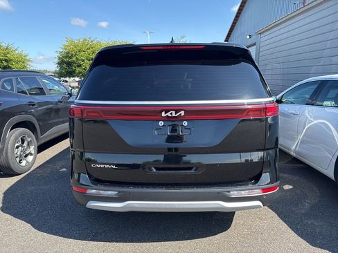Used 2023 Kia Carnival LX FWD image 3