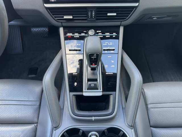 Used 2020 Porsche Cayenne AWD/4WD image 31