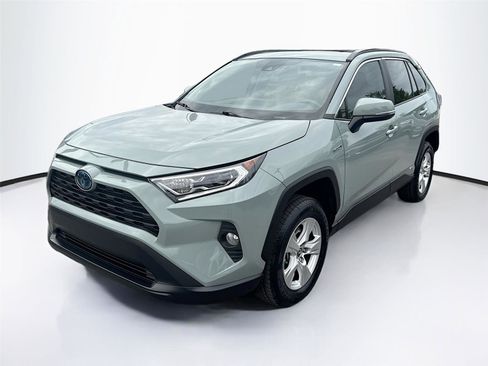 Used 2021 Toyota RAV4 XLE image 3