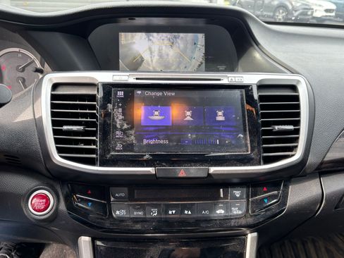 Used 2017 Honda Accord EX-L image 9