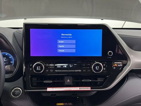 New 2026 Toyota Highlander Platinum image 10