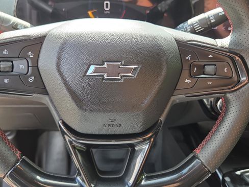Used 2024 Chevrolet Trax RS w/ Sunroof Package FWD image 23