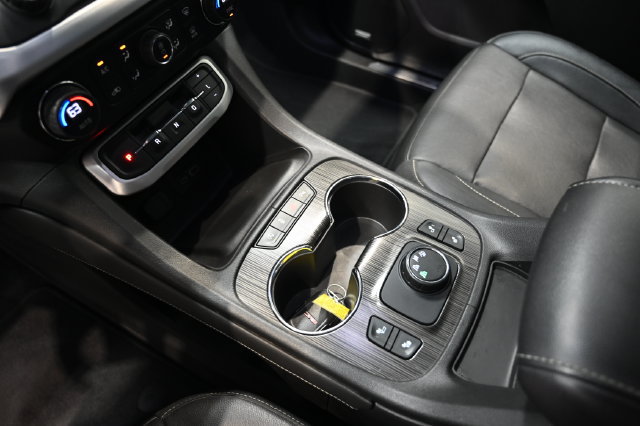 Used 2020 GMC Acadia SLT AWD/4WD image 18