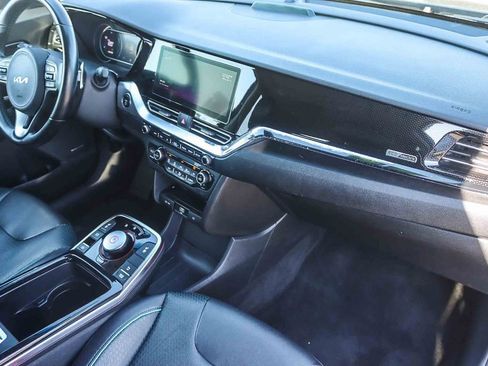 Used 2022 Kia Niro EX Premium image 40