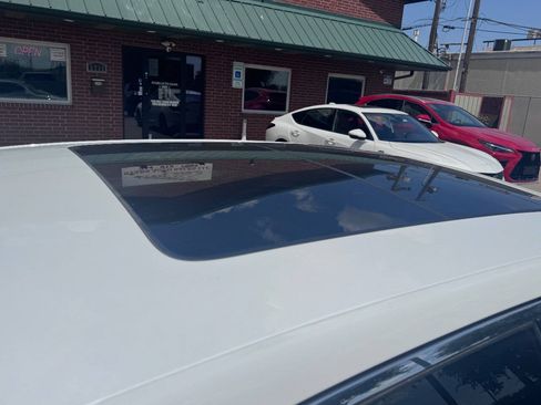 Used 2019 Chrysler 300 Touring L w/ Quick Order Package 22F RWD image 5
