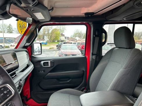 Used 2025 Jeep Wrangler Unlimited Sahara w/ Safety Group image 29