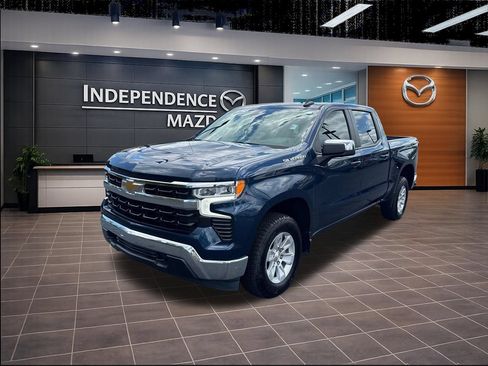 Used 2023 Chevrolet Silverado 1500 LT AWD/4WD image 7