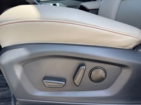 Used 2025 Ford Explorer Active w/ Active Comfort Package AWD/4WD image 11